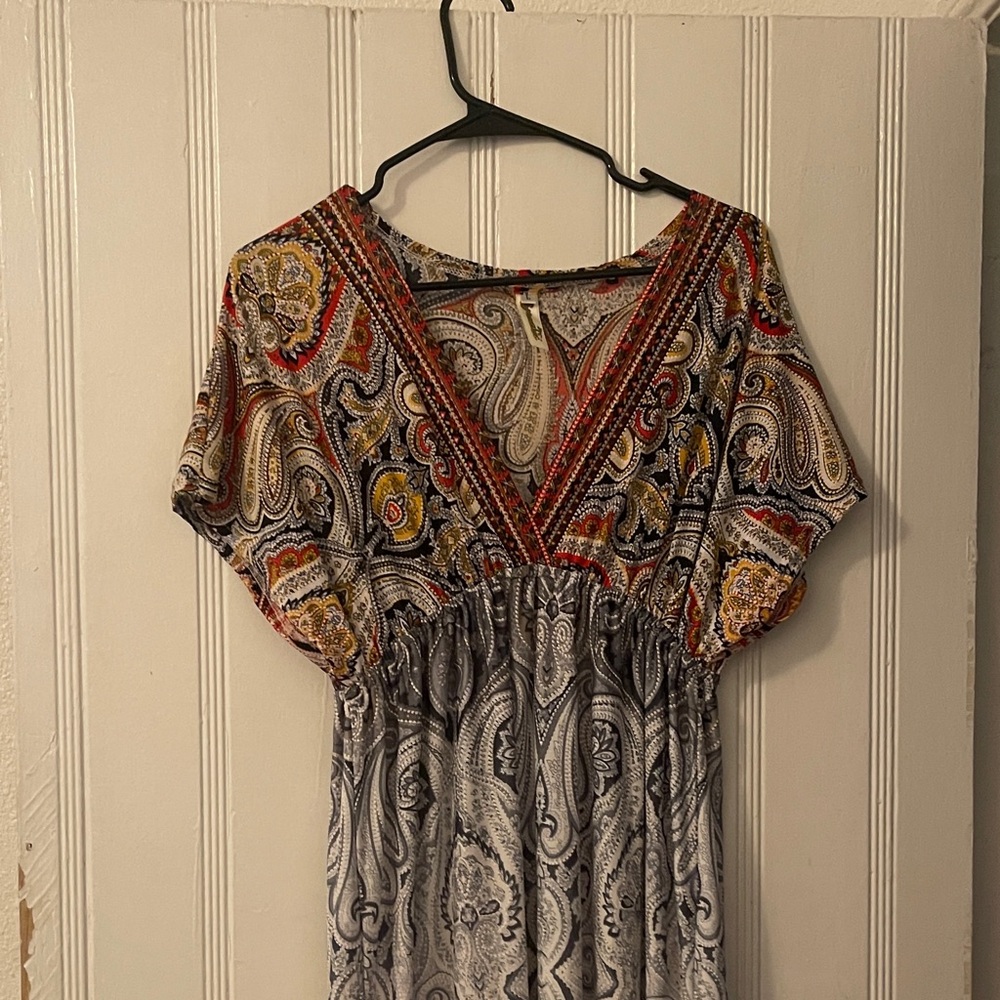 Elegant Paisley V-Neck Blouse